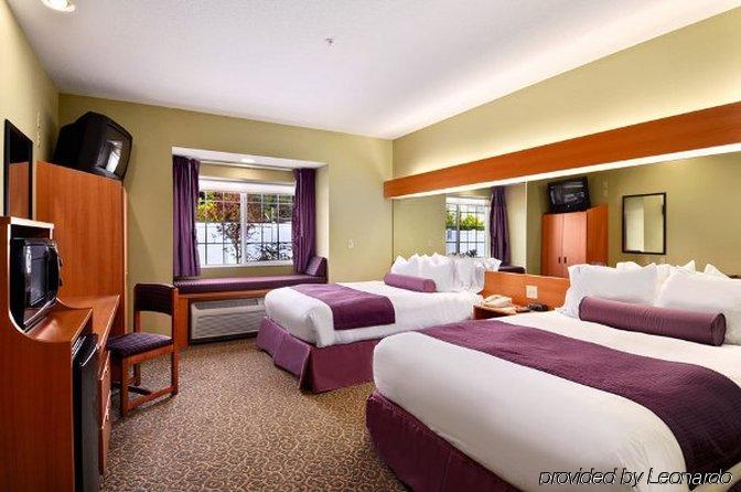 Stay Beyond Inn & Suites Elma Δωμάτιο φωτογραφία